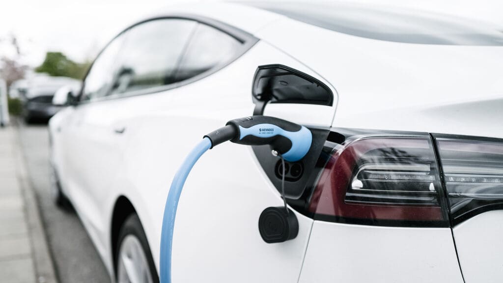 Nu bliver det lettere at lade elbilen i Region Sjælland